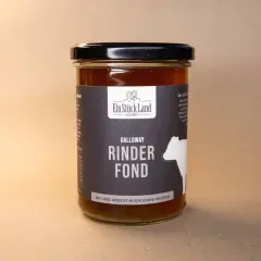 Glas mit Galloway Rinder Fond von "Ein Stück Land". Dieser Rinderfond wird mit Liebe in Schleswig-Holstein gekocht.
