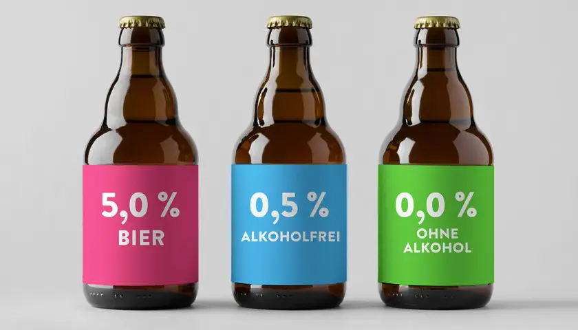Drei Bierflaschen: 5,0% Bier, 0,5% alkoholfrei und 0,0% ohne Alkohol.