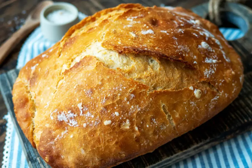 Einfaches Brot backen - Grundrezept für eine knusprige Kruste